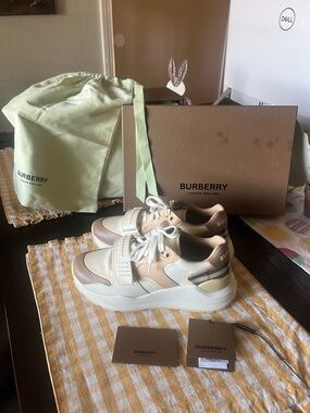 NWT Burberry Cream, Beige & Tan Low-Top Sneakers with Signature Check.